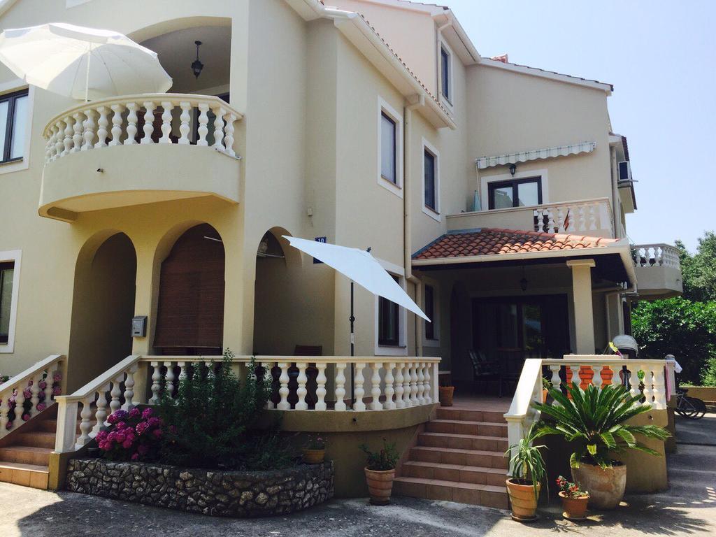 Apartments Rozelyn أوغليان المظهر الخارجي الصورة